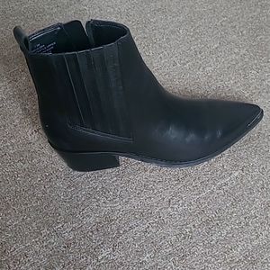 Marc Fisher, size 7.5 black leather booties